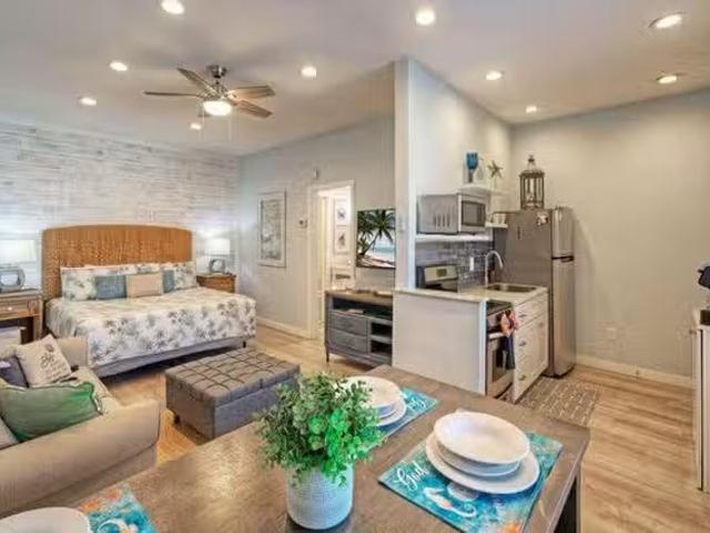 Island Retreat Court
