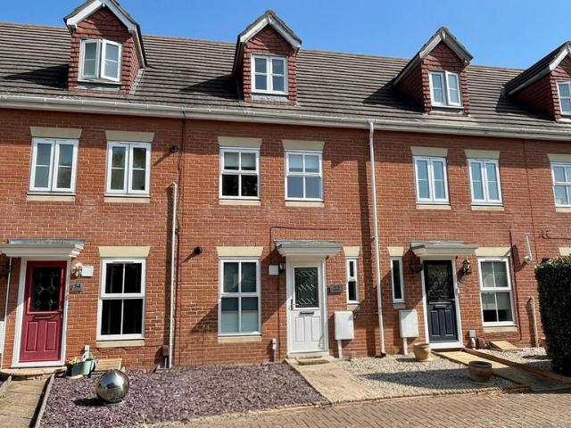 Island Way East, St. Marys Island. 3 bed terraced house to rent £1,750 pcm £404 pw