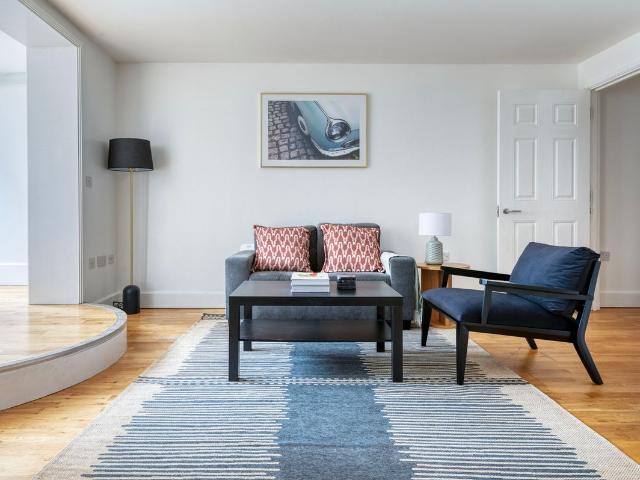 Isle Of Dogs E14, 1 bed flat to rent, £3,520 pcm | PrimeLocation