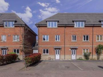 Isleworth, London TW7 4 bed flat to rent £2,900 pcm £669 pw