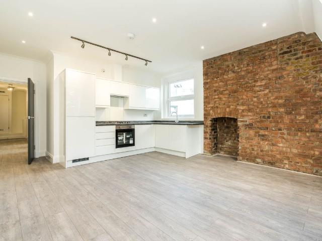 Islington Green, London N1, 2 bed flat to rent, £3,200 pcm | PrimeLocation