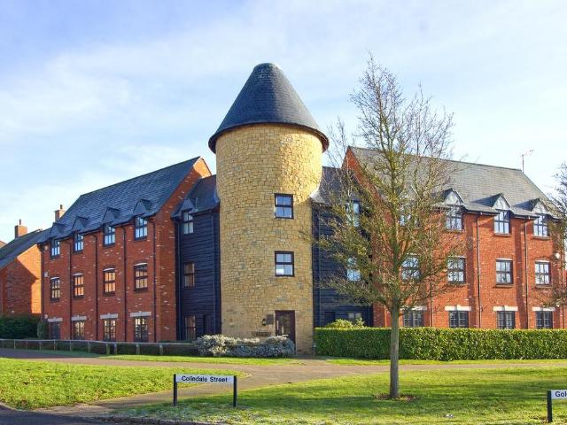 Islington Grove, Monkston Park 2 bed apartment to rent £1,200 pcm £277 pw