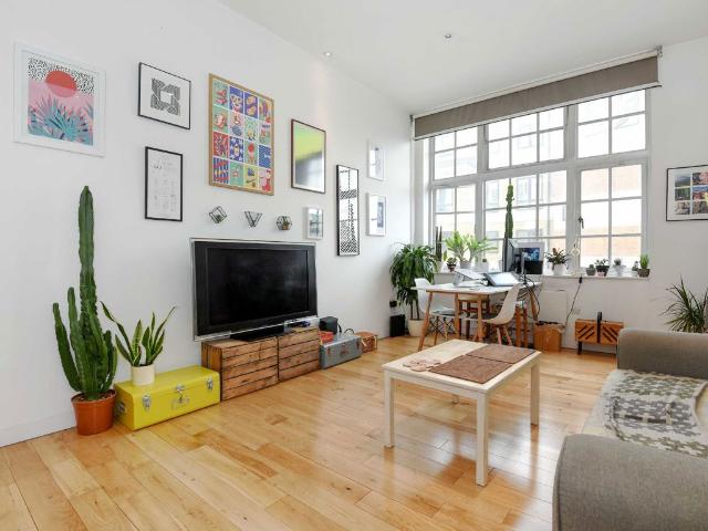 Islington High Street, Islington High Street N1, 1 bed flat to rent, £2,500 pcm | PrimeLocation