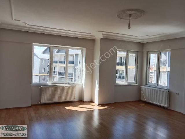 Isparta Merkez Çünürde 165 M2 Kiralık Geniş Daire