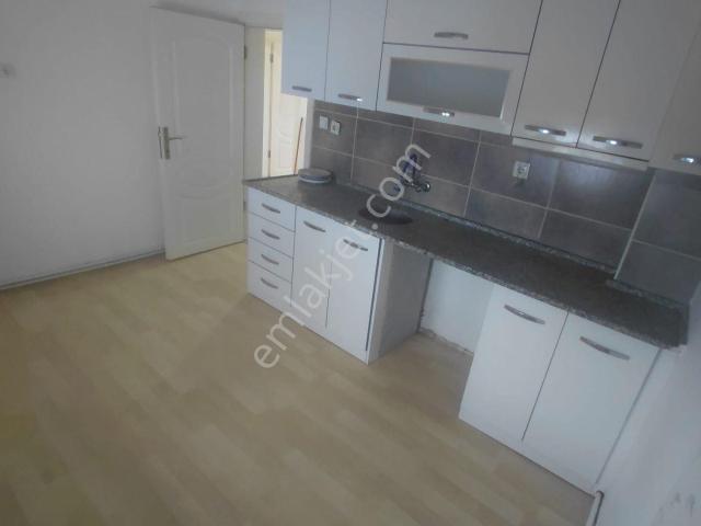 Isparta Merkez Zafer Mahallesinde Kiralık Bakımlı Çatı Katı