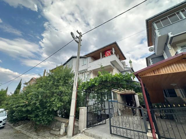 Isparta Işıkkent Mahallesi'nde Satılık 4 Katlı Müstakil Villa