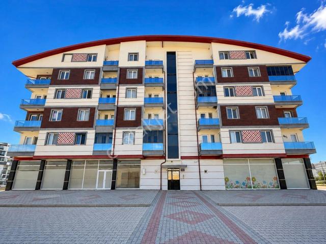 Isparta Çünür'de Tıp Fakültesinin Yanında 2+1 Satılık Apart