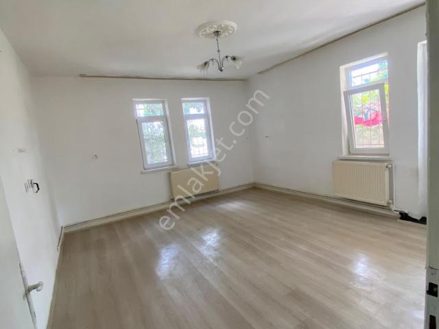 Isparta Zafer Mahallesinde Kiralık 3+1 Daire