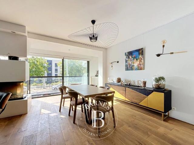 Issy les Moulineaux, Maison 4 Chambres 216 m² en location