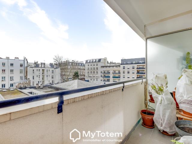 Issy Les Moulineaux: appartement 3 pièces avec balcon, parking et cave