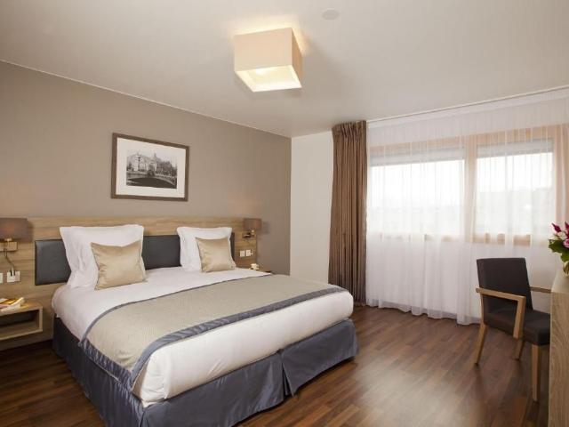 Issy les Moulineaux Bright and spacious 1 BR apartment