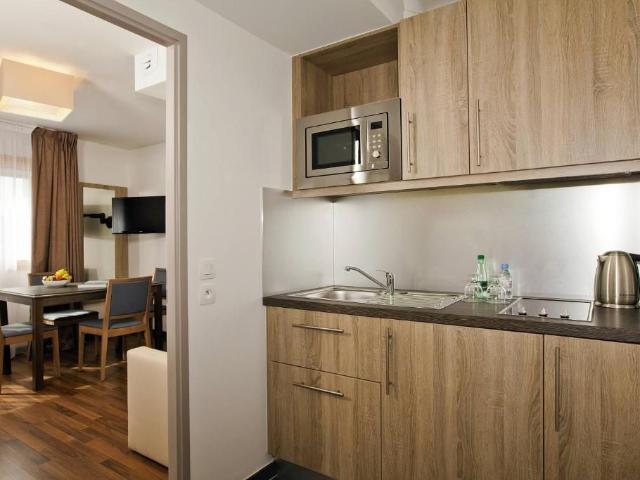 Issy les Moulineaux Bright and spacious executive 1 BR apartment