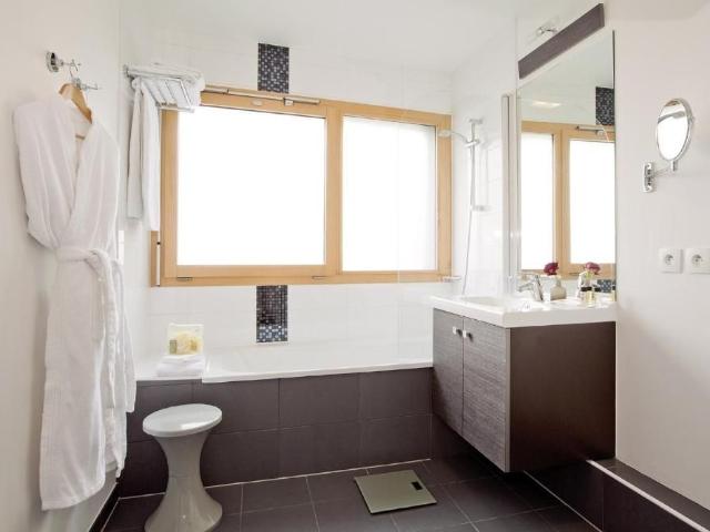 Issy les Moulineaux Lovely executive studio
