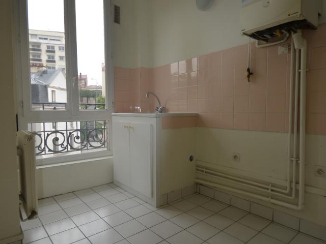 Issy les Moulineaux 92130 Beau studio