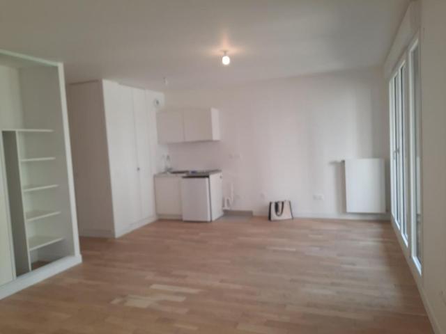 Issy les Moulineaux 92130 Grand Studio Neuf de 38,10 m² avec balcon loggia de 7,88m²