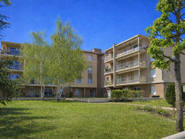 ISSOIRE / Appartement au dernier étage de 117 M2 avec terrasse et garage libre de suite !