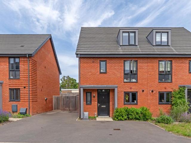 Isthmian Close, Hertfordshire CM23 4 bed semi detached house to rent £2,450 pcm £565 pw