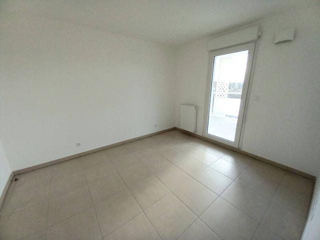 ISTRES APPARTEMENT T2 RECENT TERRASSE ET PARKING