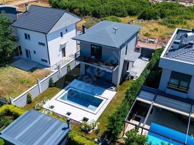 ÇIPLAKLI DA PAMFİLYA ARKASI SATILIK HAVUZLU MÜSTAKİL 3+1 VİLLA