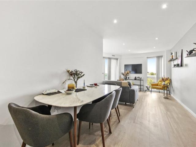 Ipsus Building, 4 Balham Hill. 2 bed flat to rent £3,500 pcm £808 pw