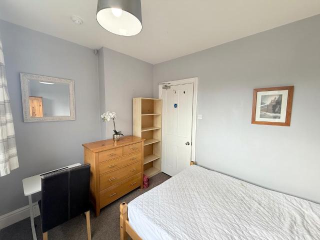 Room 5, 18 Hatfield Road, Ipswich IP3 1 bed in a house share to rent £495 pcm £114 pw