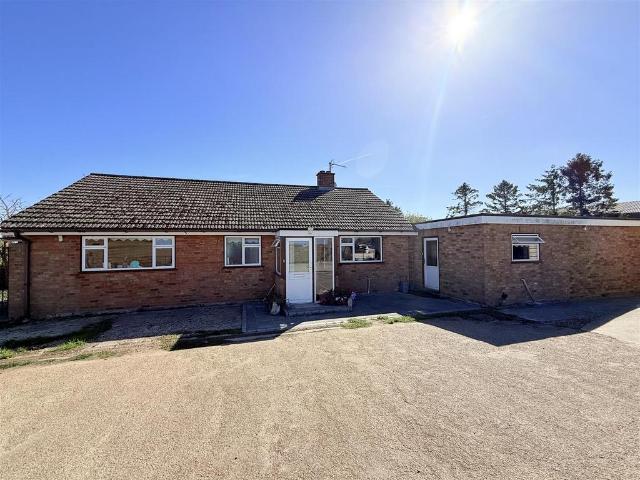 Ipswich IP6 3 bed house to rent £1,800 pcm £415 pw