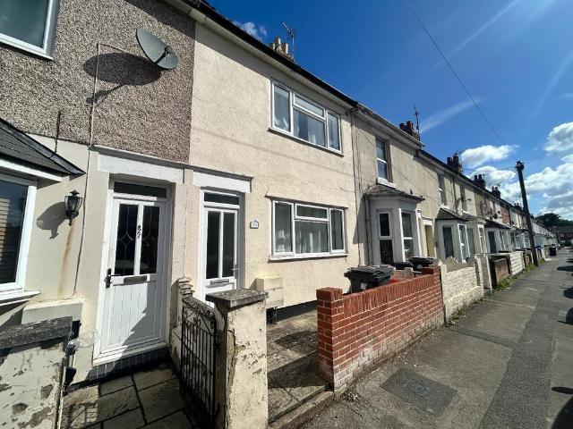 Ipswich Street, Gorse Hill, Swindon 3 bed terraced house to rent £1,195 pcm £276 pw