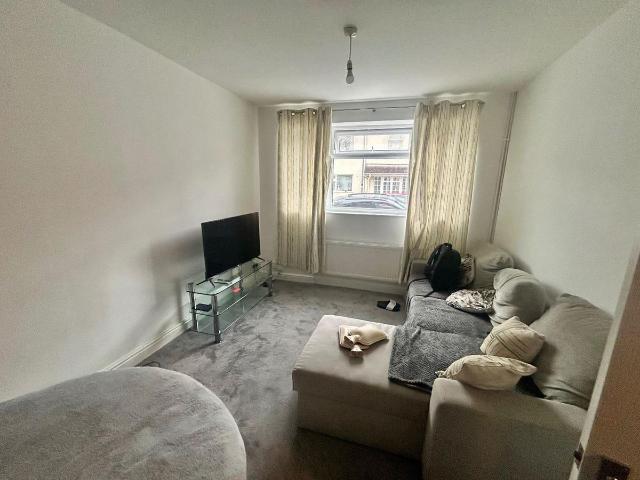 Ipswich Street, Gorse Hill, Swindon SN2, 3 bed terraced house to rent, £1,295 pcm | PrimeLocation