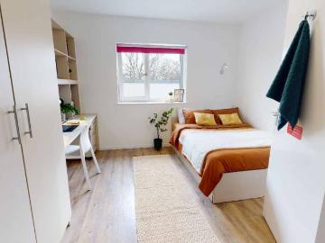 iQ The Pad, Egham Has an Apartment