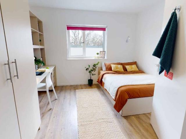 iQ The Pad, Egham Has an Apartment