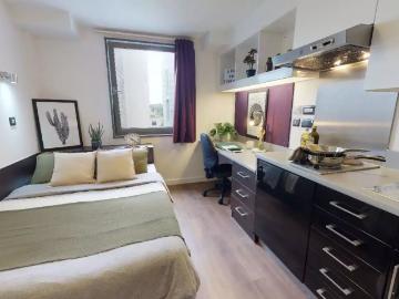 iQ Astor House, Plymouth Has an Apartment