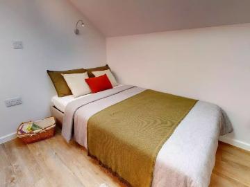 iQ Brighton, Brighton Has an Apartment