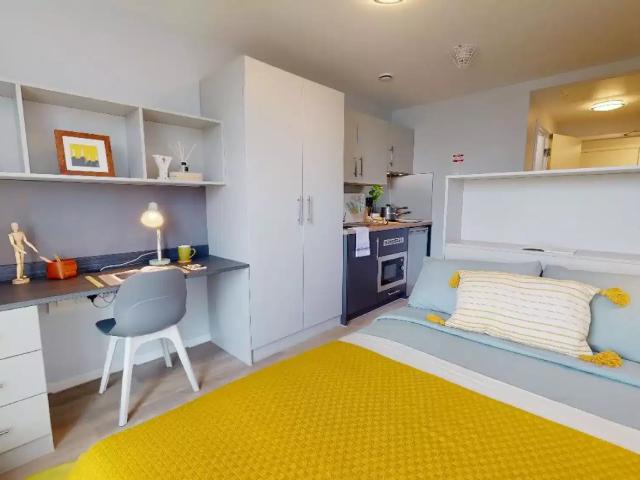 iQ City, London Has an Apartment