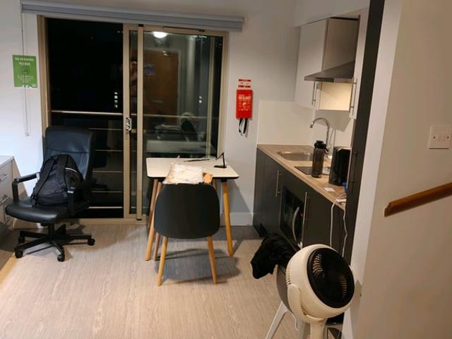 Iq Hoxton Platinum Penthouse Plus – Takeover