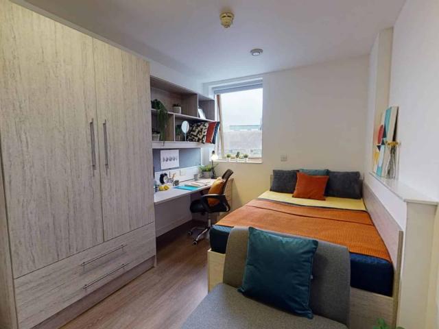 iQ Kingston, Kingston upon Thames Has an Apartment