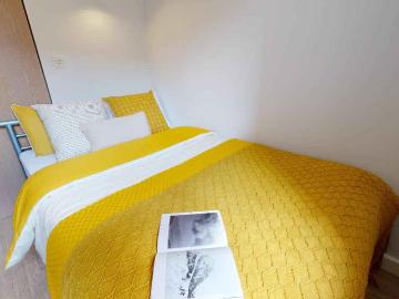 iQ Kopa, Preston Has an Apartment