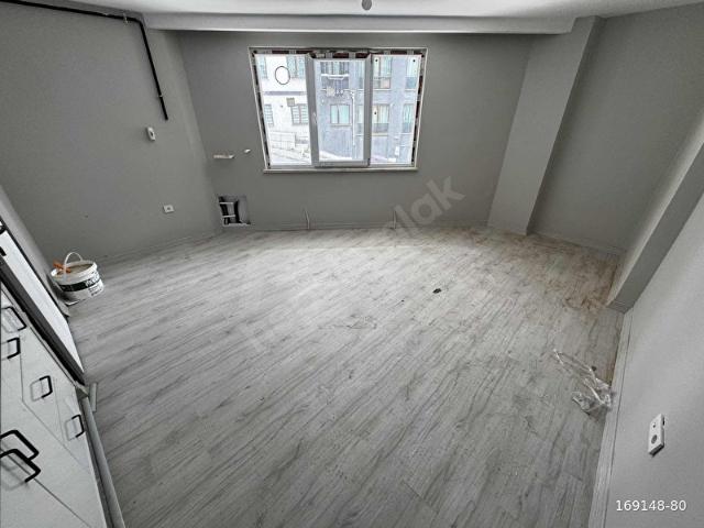ÇIRÇIR METRO 6 DK SIFIR TAPU MASRAFSIZ ASANSÖRLÜ GİRİŞ 1+1 60m2