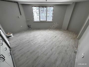 ÇIRÇIR METRO 6 DK SIFIR TAPU MASRAFSIZ ASANSÖRLÜ GİRİŞ 1+1 60m2