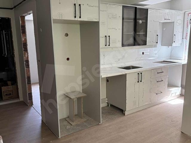 ÇIRÇIR'DA YÜKSEK GİRİŞ 1+1 AMERİKAN MUTFAKLI SIFIR SATILIK DAİRE