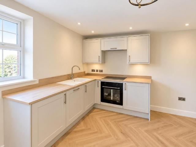 Iron Gate, Derby, DE1 1 bed apartment to rent £900 pcm £208 pw