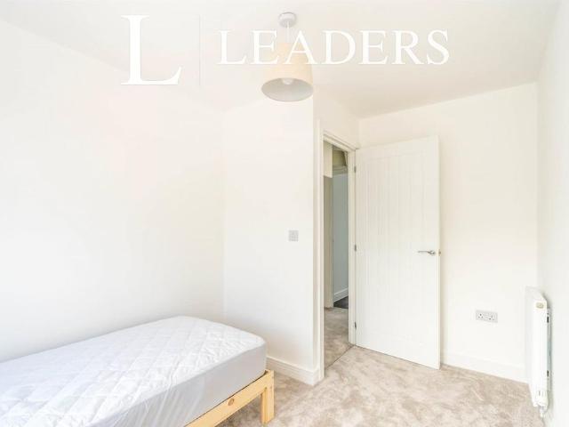Ironstone Way, Chichester, West. 1 bed in a house share to rent £650 pcm £150 pw