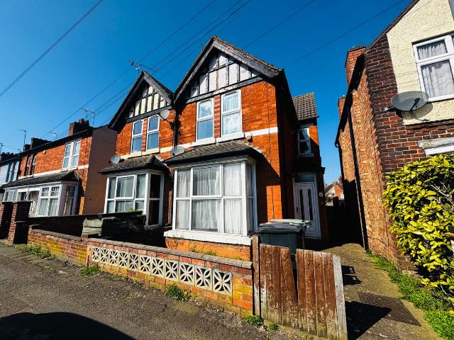 Irchester Road, Rushden NN10, 3 bed semi detached house to rent, £1,000 pcm | PrimeLocation