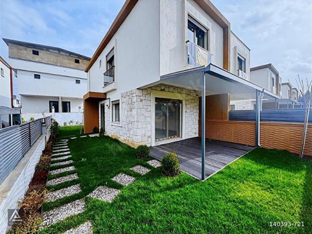 Seferihisar'da Şirin Mahallede Ayrı Mutfaklı 3+1 satılık villa