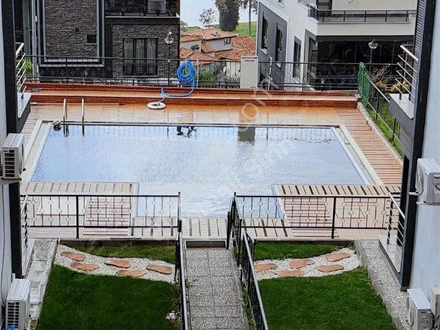 Şirinden Gemlik Cumh.mah. Hasanağa Mevkiinde Muhteşem Deniz Manzaralı Havuzlu Lüx 4+1 Dublex Daire