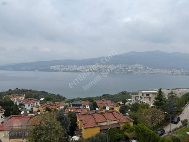 Şirinden Harmankayada Bahçeli Harika Deniz Manzaralı 5+2 Villa