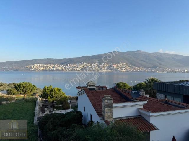 Şirinden Gemlik Harmankaya'da Deniz Manzaralı Bahçeli 5+2 Villa