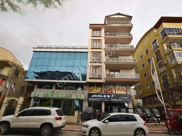 Şirinevler Mah. Cadde Üzeri | 3+1 | 160 M² | Asansörlü | Ara Kat
