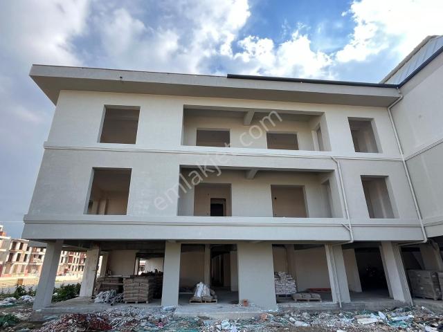 Şirinevler Mah.'sinde 3+1 Havuzlu Sitede Ara Kat Satılık Daire