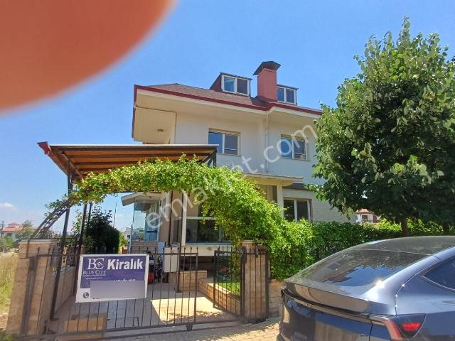 Şirinköy Bölgesınde Keyifli Bahçesi Olan Kiralık Villa