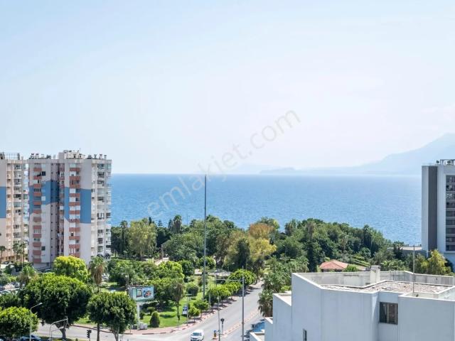 Şirinyalı'da Deniz Manzaralı Özellikli Sitede 3+1 180m2 Kiralık